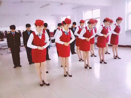 女生報(bào)石家莊東華鐵路學(xué)校學(xué)什么好？