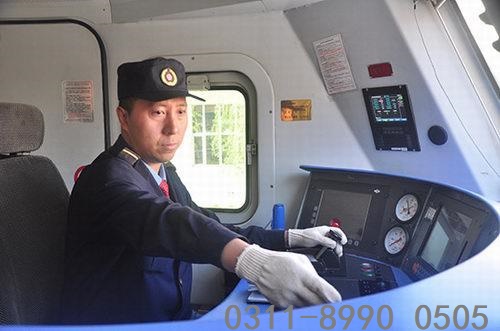 鐵路學(xué)?；疖囁緳C(jī)專業(yè)學(xué)生怎么考司機(jī)證？