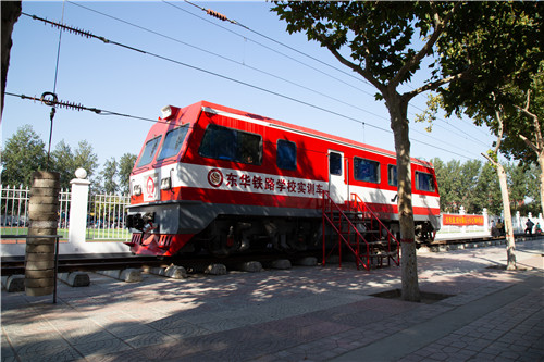 石家莊東華鐵路學(xué)校高鐵專(zhuān)業(yè)