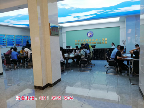 石家莊鐵路學(xué)校報(bào)名用本人到校嗎？