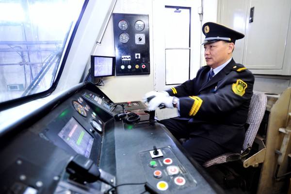 鐵路司機考試?yán)碚摽荚嚦煽儙啄陜?nèi)有效？