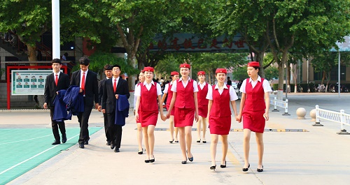 不滿15周歲能報名石家莊東華鐵路學校嗎？