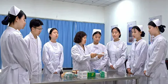 初中起點護理專業(yè)的課程難度大嗎？