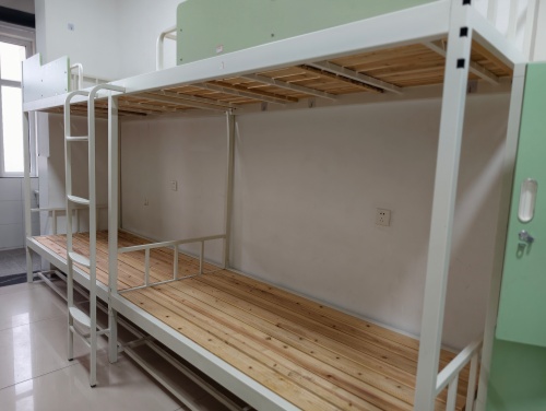 石家莊東華鐵路學(xué)校學(xué)生讓帶手機(jī)嗎？