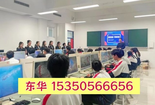 石家莊東華鐵路學校有校服嗎？平時讓穿校服嗎？